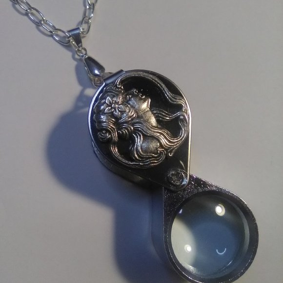 Magnifying Glass Art Nouveau Lady Face Loupe Pendant Necklace 20x - Picture 5 of 8